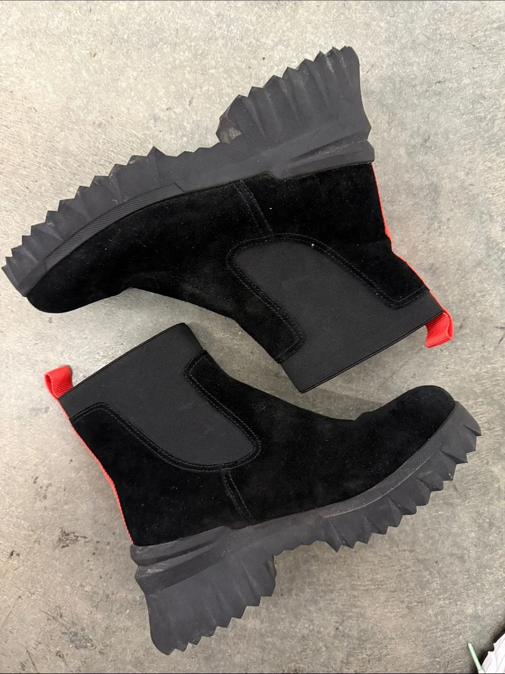 Nurture by Lamaze Black Suede Chukka Boots with Red Pull Tabs